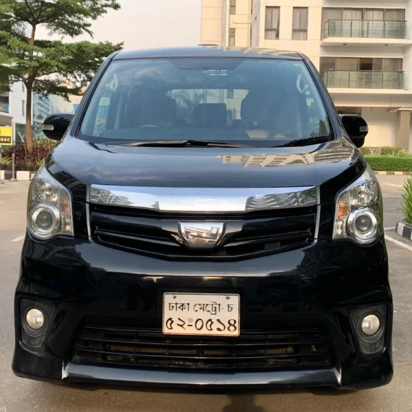 Toyota Noah SI 2011