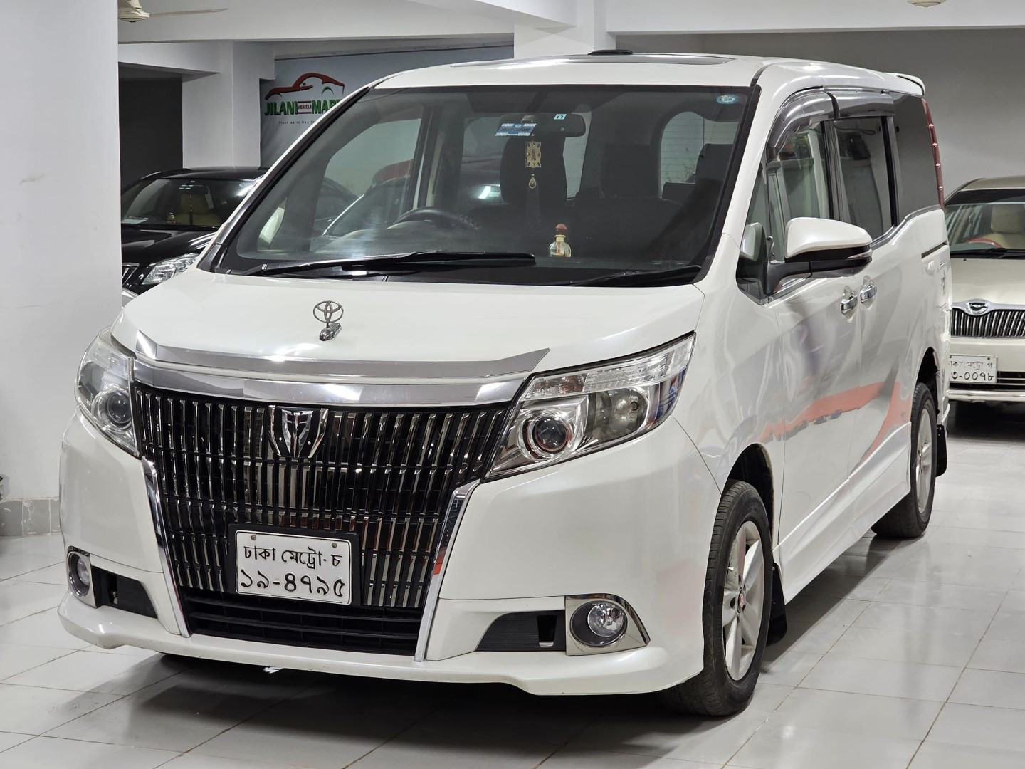 Toyota Noah Esquire 2014