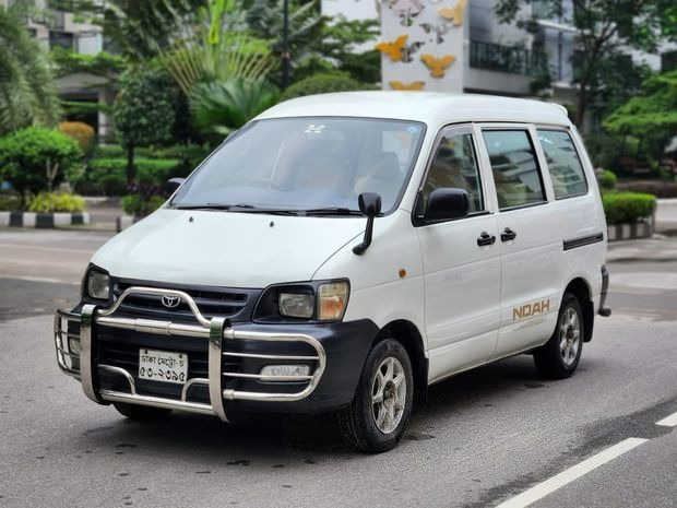 Toyota Noah KR42 GL low floor 2005