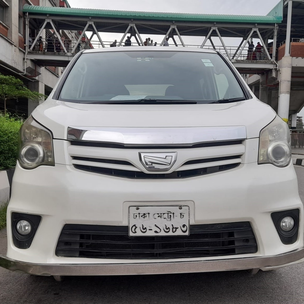 Toyota Noah 2011