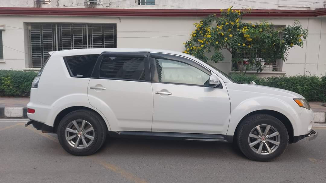 Mitsubishi outlander 2010 - 7 Seater