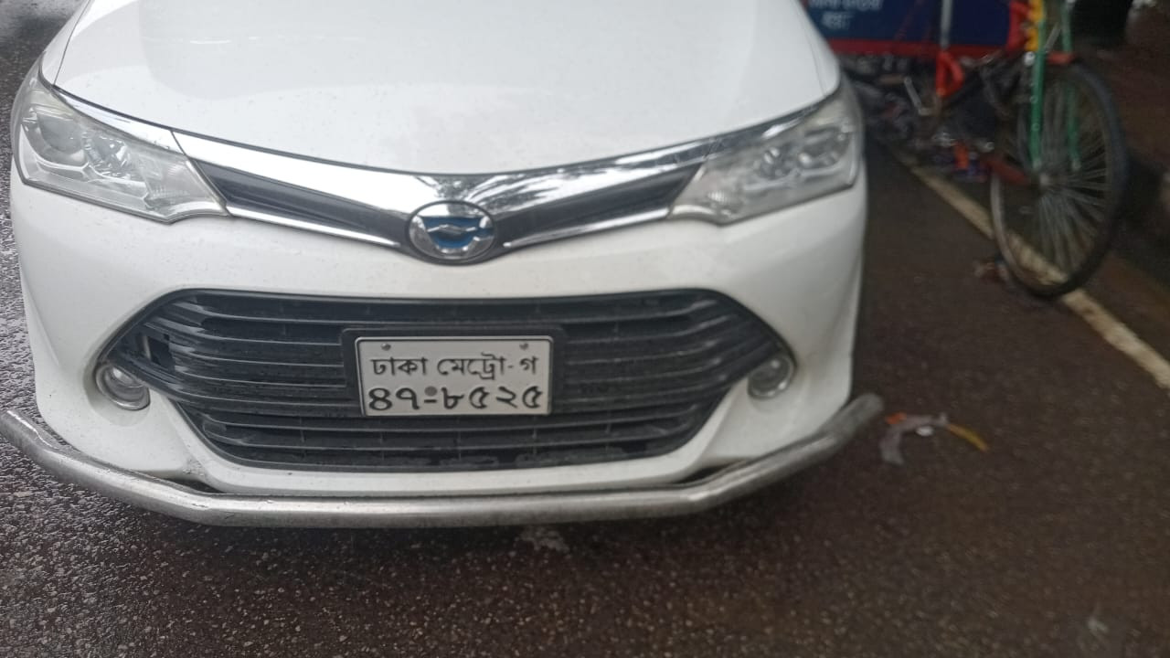 Toyota hybrid Axio 2017