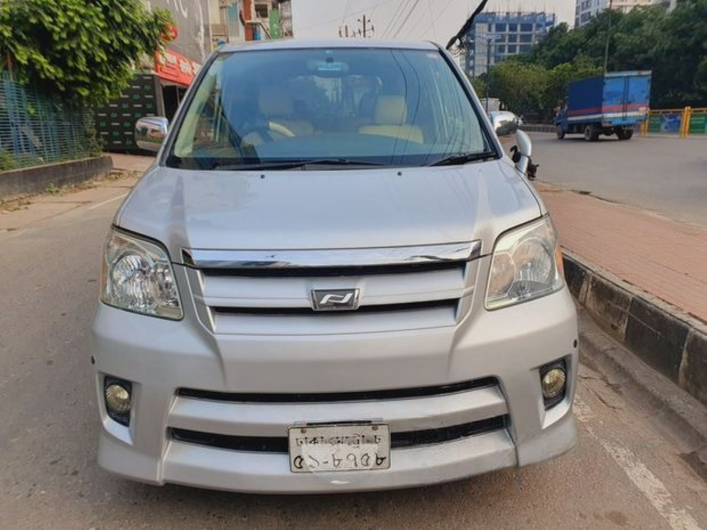 Toyota Noah fresh condition 2003