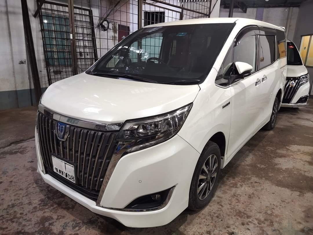 Toyota esquire Gi hybrid 2019