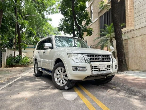 Mitsubishi Pajero V 93 2011