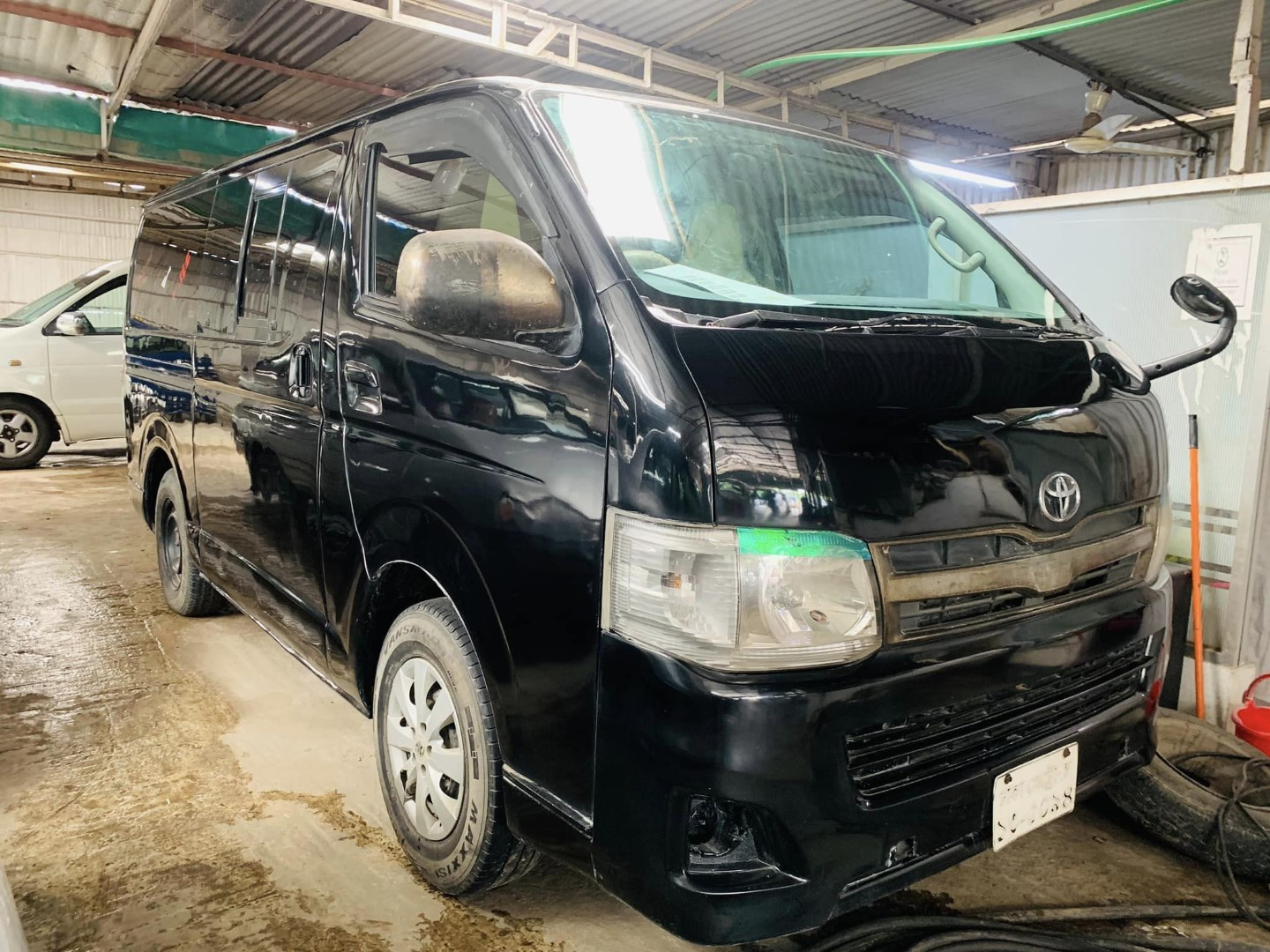 TRH HIACE GL 2005