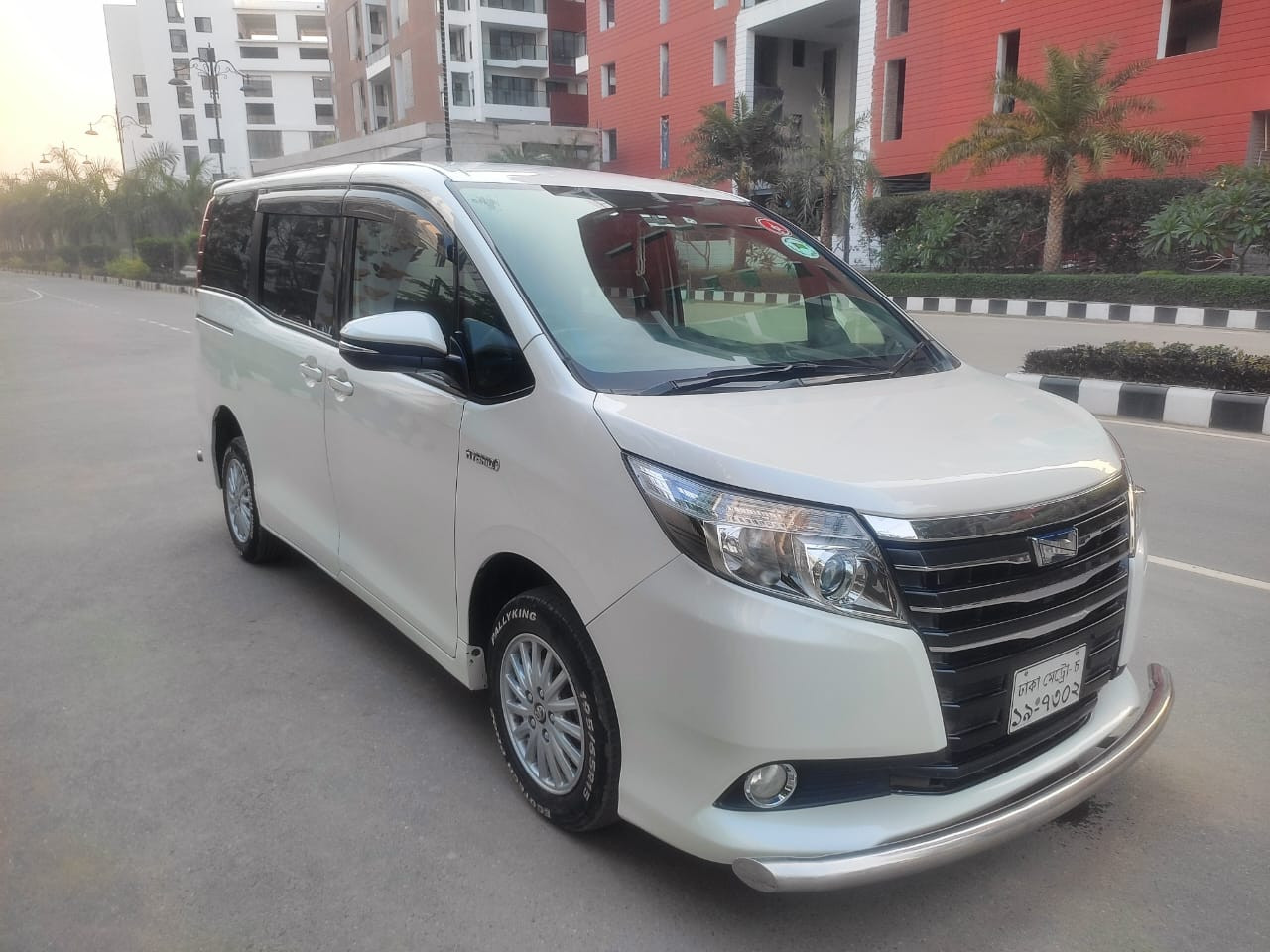 Toyota Noah SI Push Super Fresh 2014