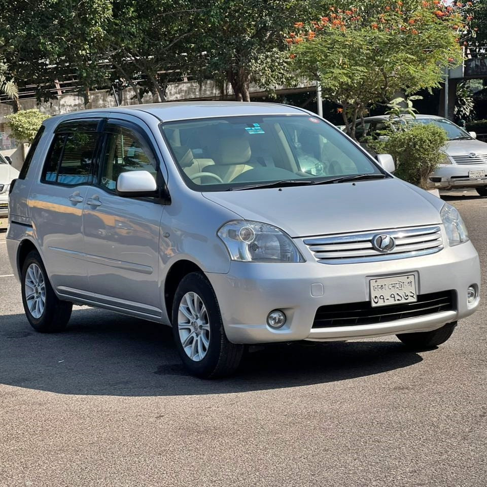 Toyota RAUM 2009